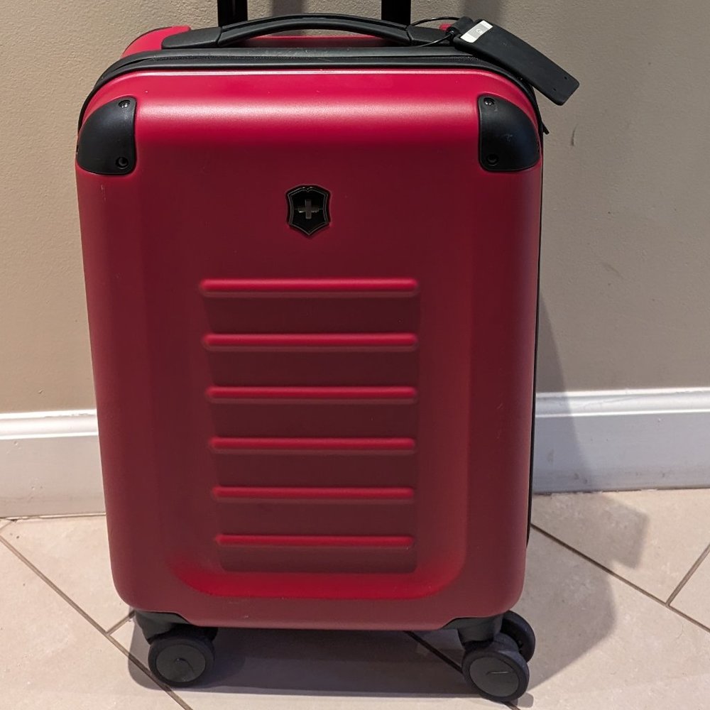 Victorinox Spectra 2.0 Red Wheeled Global Carry-on Suitcase VG 601146